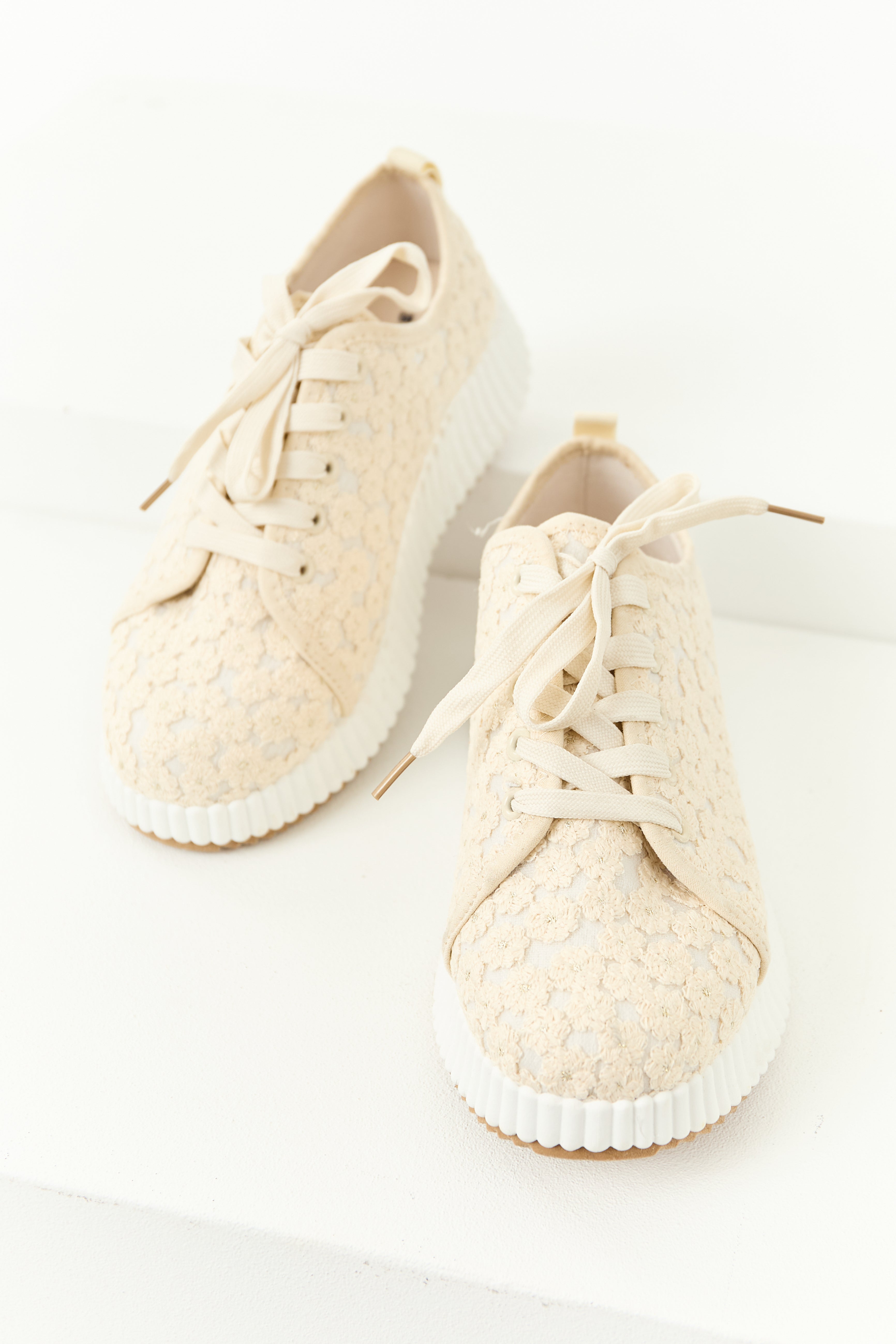 「Light Mellow Summer」 Almond Floral Embroidered Platform Lace Up Sneakers | Lime Lush