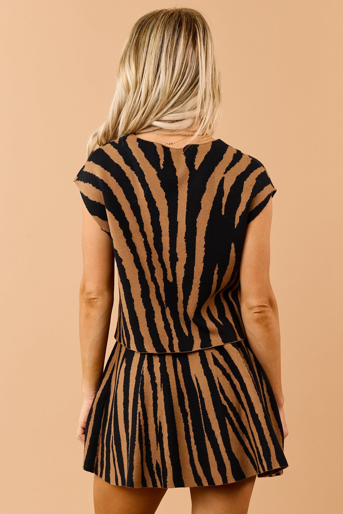 Black Tiger Print Rib Knit Short Sleeve Sweater