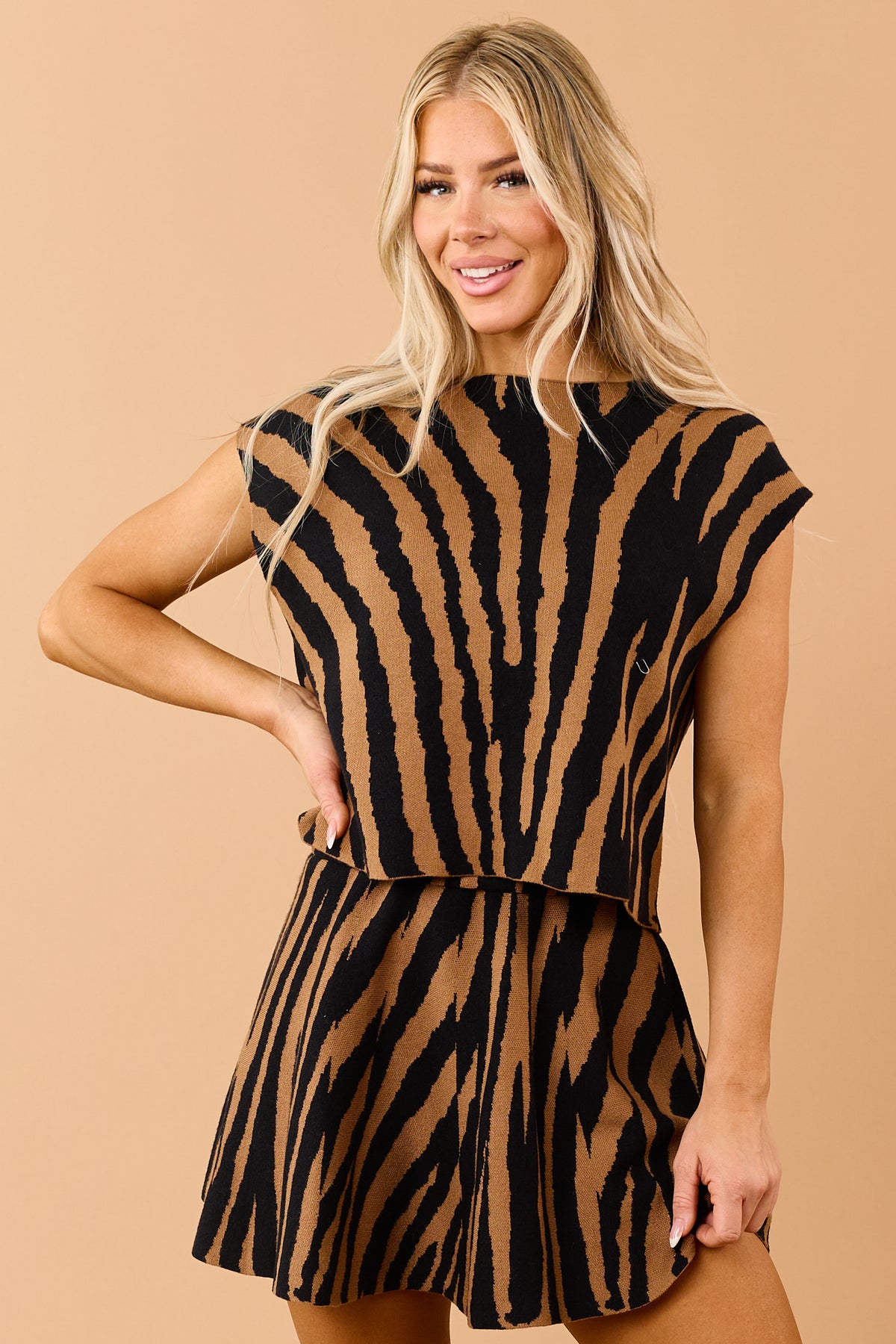 Black Tiger Print Rib Knit Short Sleeve Sweater