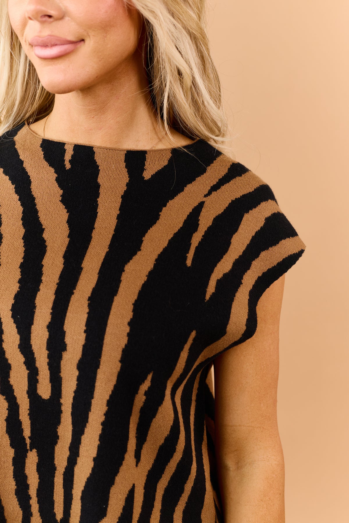Black Tiger Print Rib Knit Short Sleeve Sweater