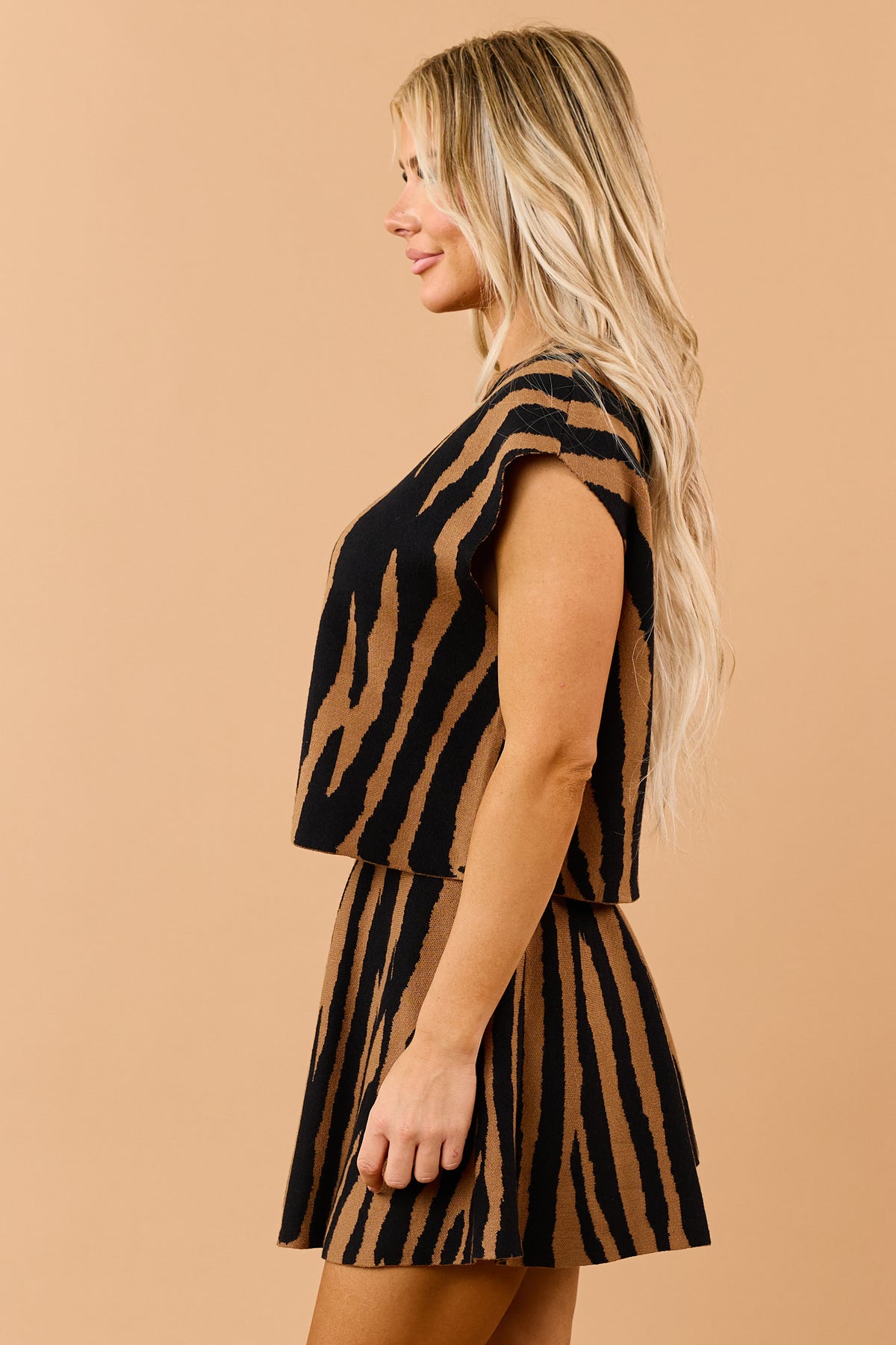 Black Tiger Print Rib Knit Short Sleeve Sweater