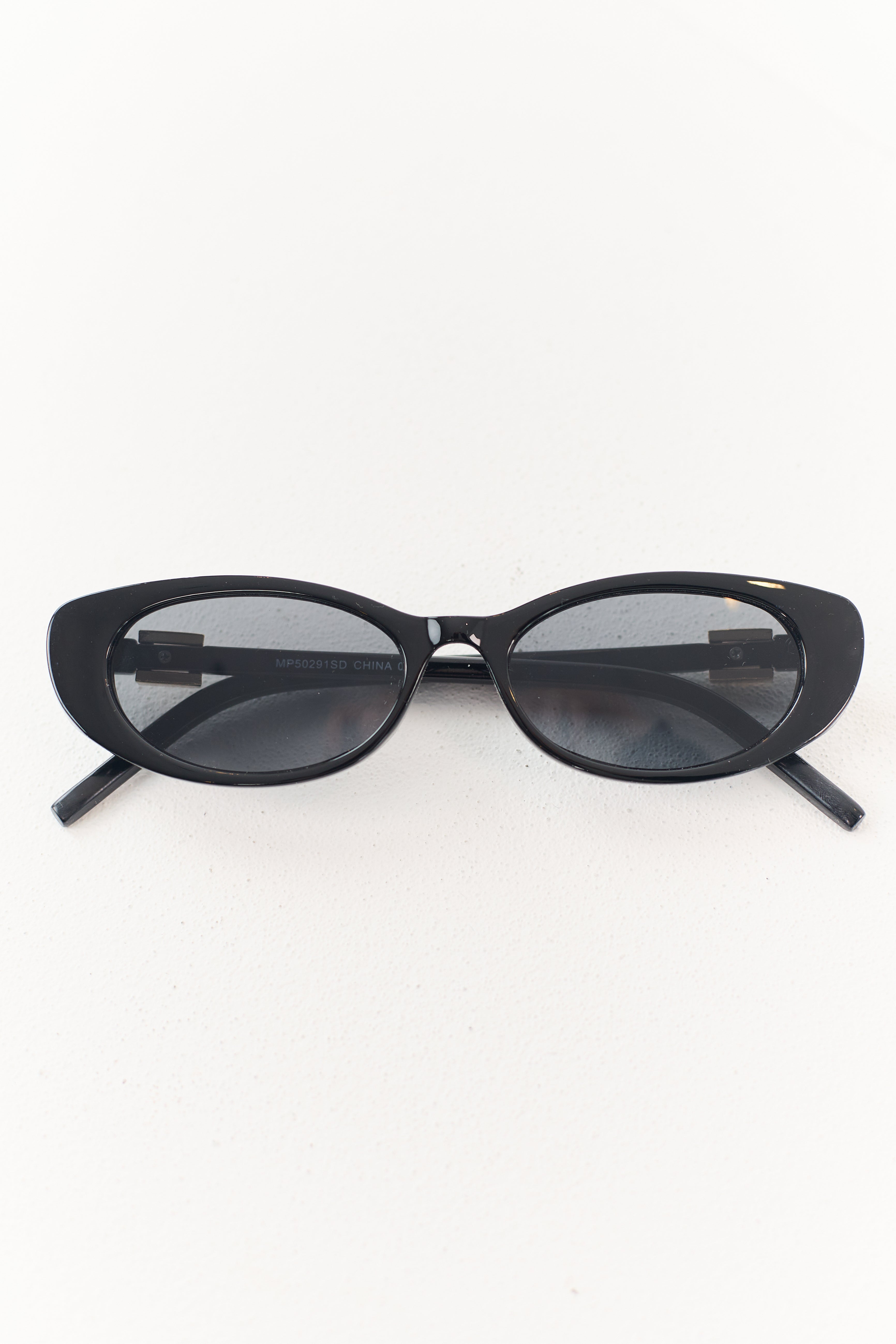 Black Oval Frame Metallic Accent Sunglasses