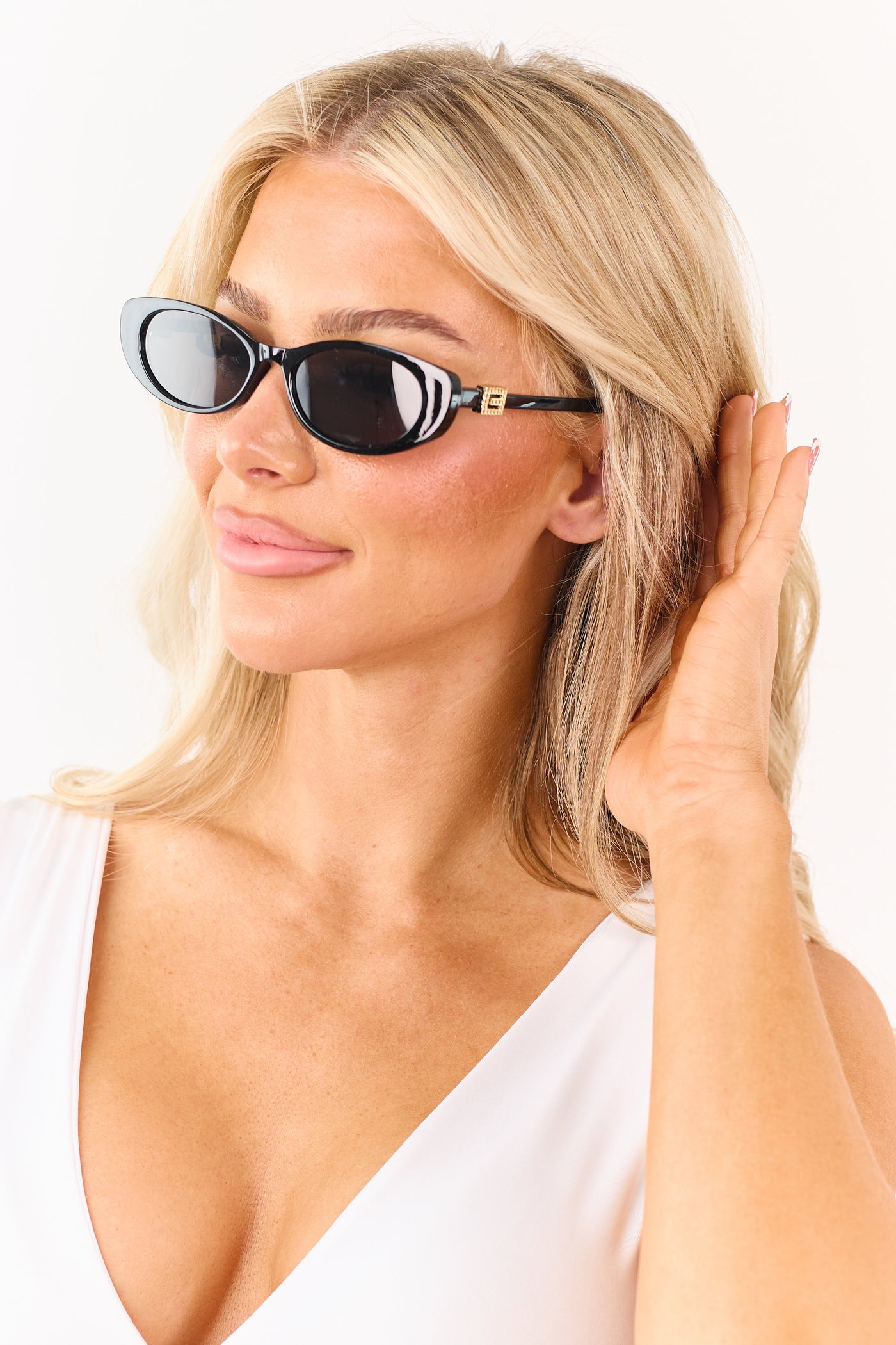 Black Oval Frame Metallic Accent Sunglasses