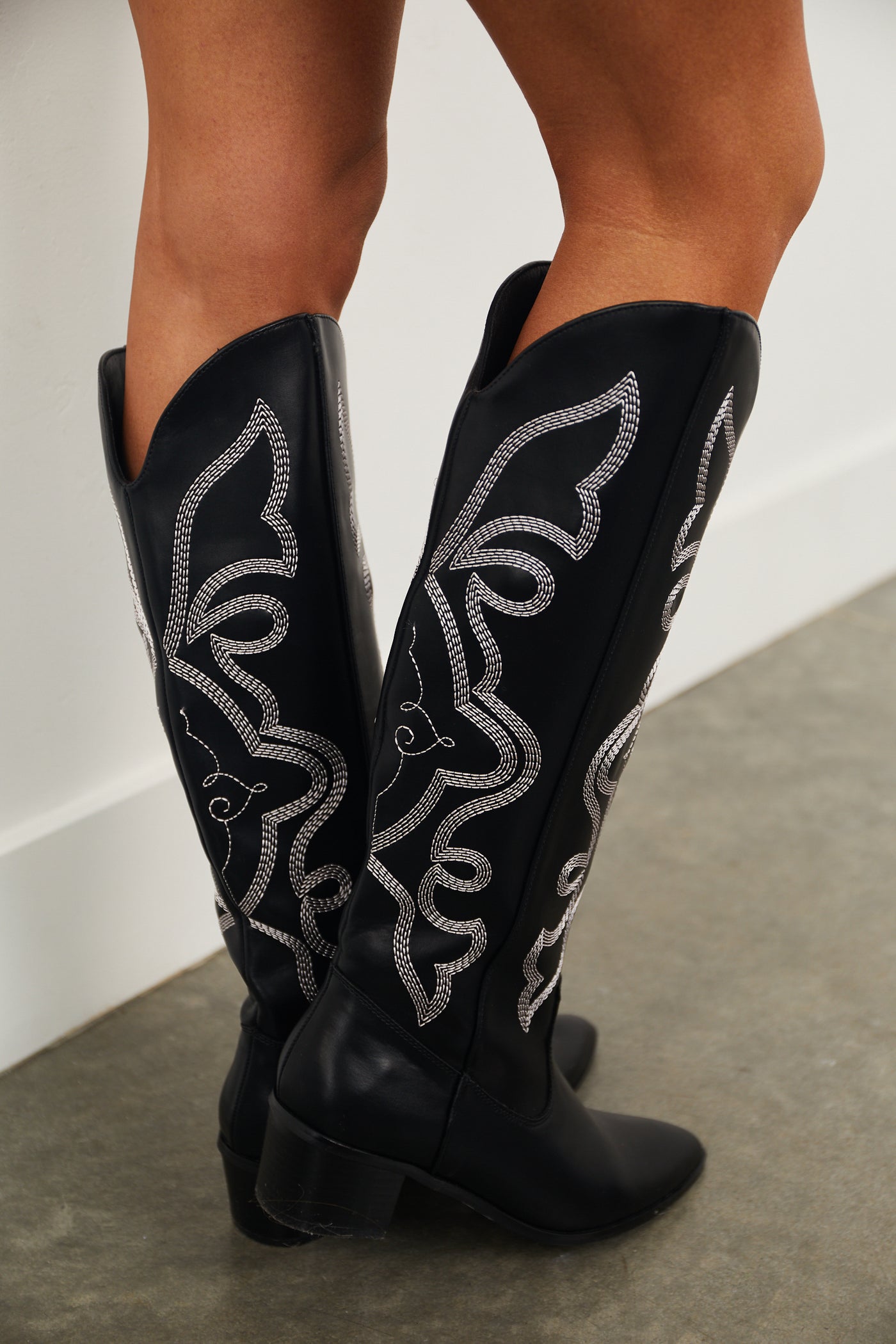 Black Pointed Toe Knee High Western Boots