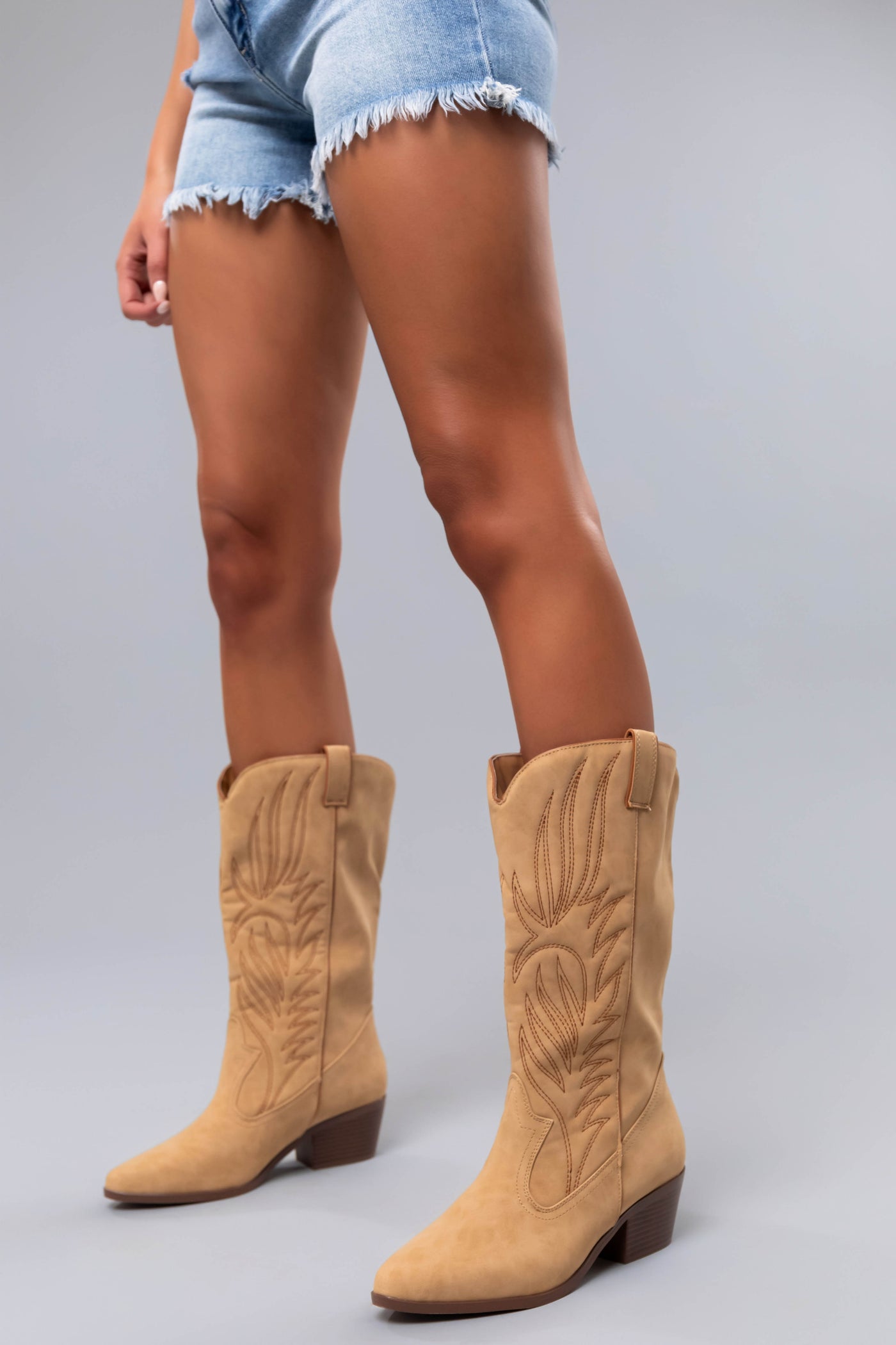 Camel Embroidered Western Style Boot
