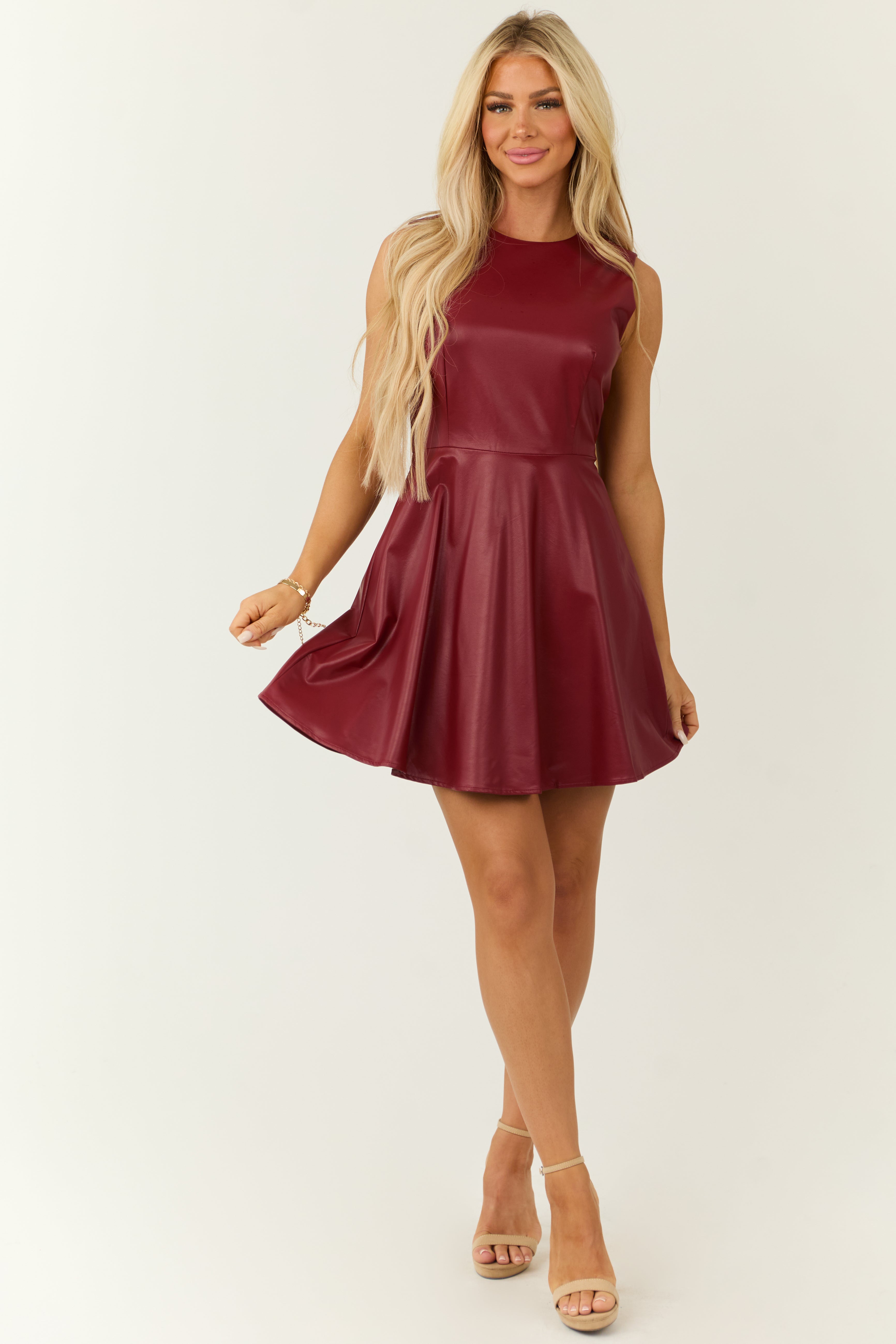 Plunge Halterneck Open Back Flippy Hem Mini Skater Dress In Wine Slinky | EGO US | EGO - Foto 3