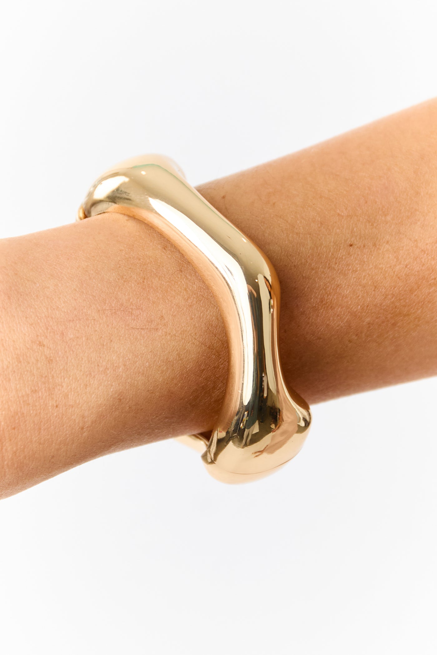 Gold Wavy Hinge Closure Chunky Bangle Bracelet