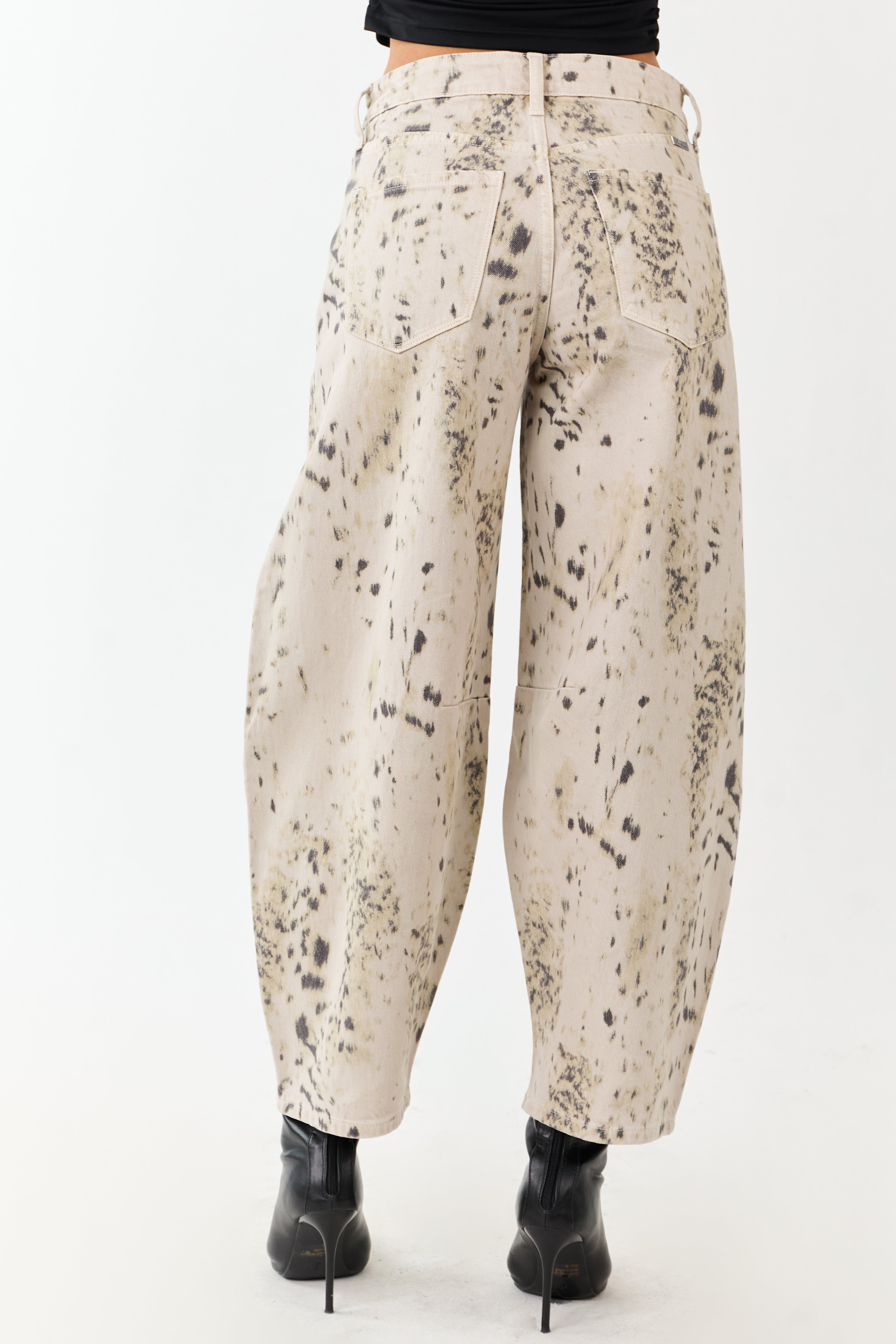 KanCan Snow Leopard Horseshoe Barrel Jeans