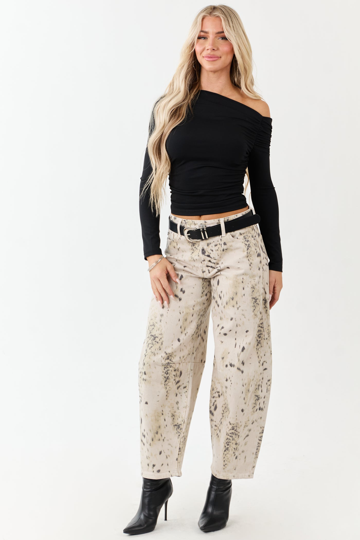 KanCan Snow Leopard Horseshoe Barrel Jeans