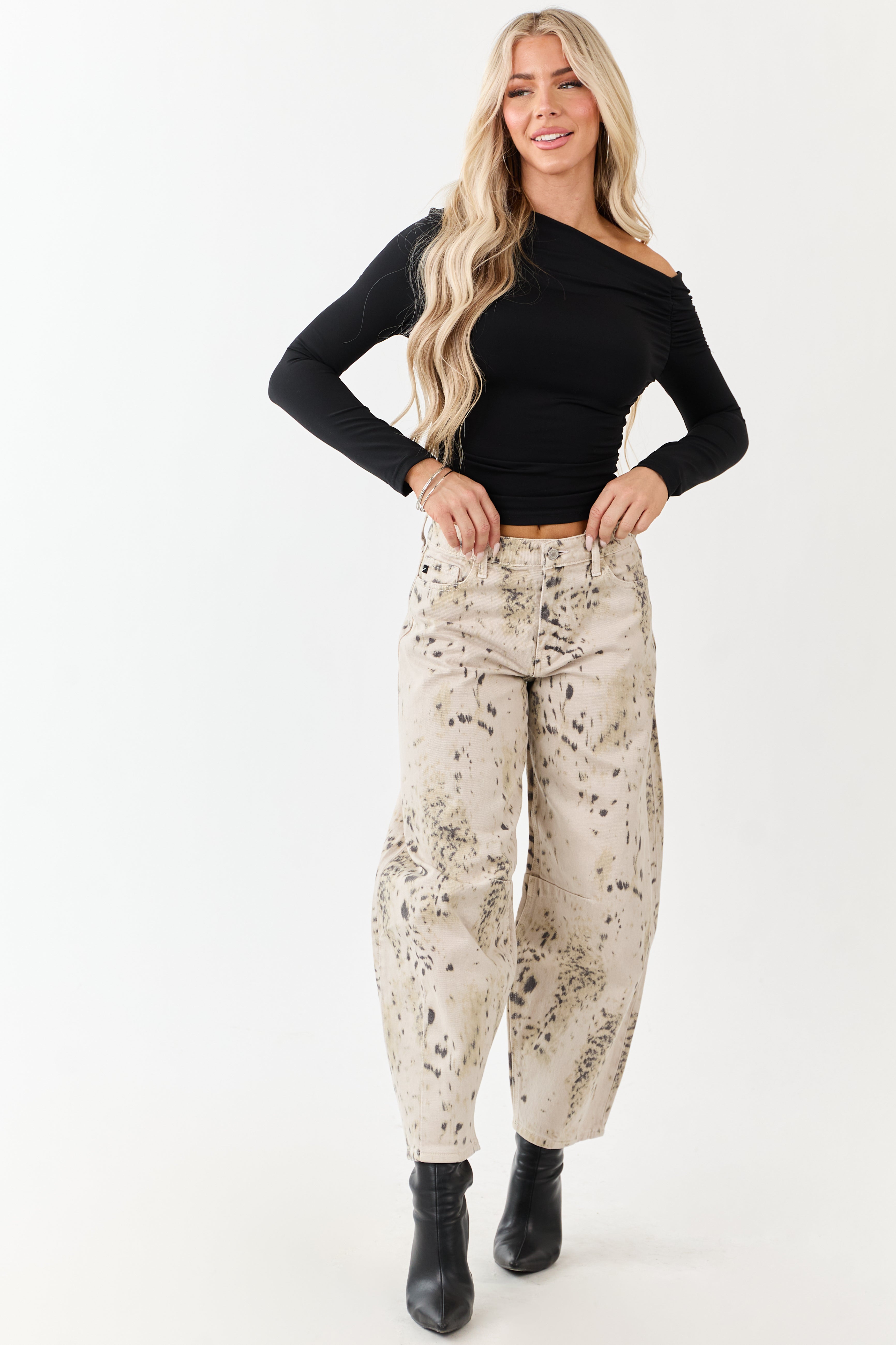 KanCan Snow Leopard Horseshoe Barrel Jeans