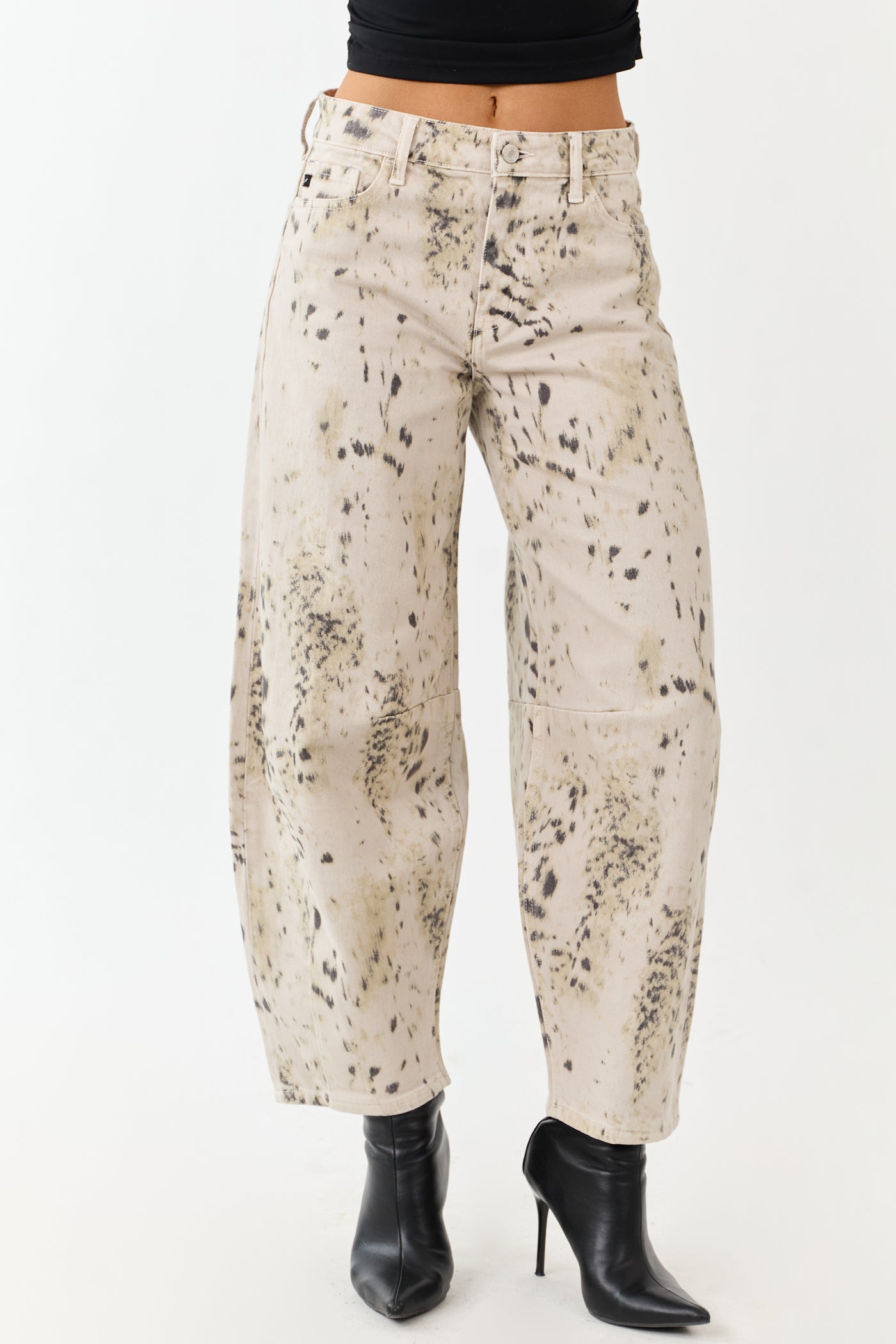 KanCan Snow Leopard Horseshoe Barrel Jeans