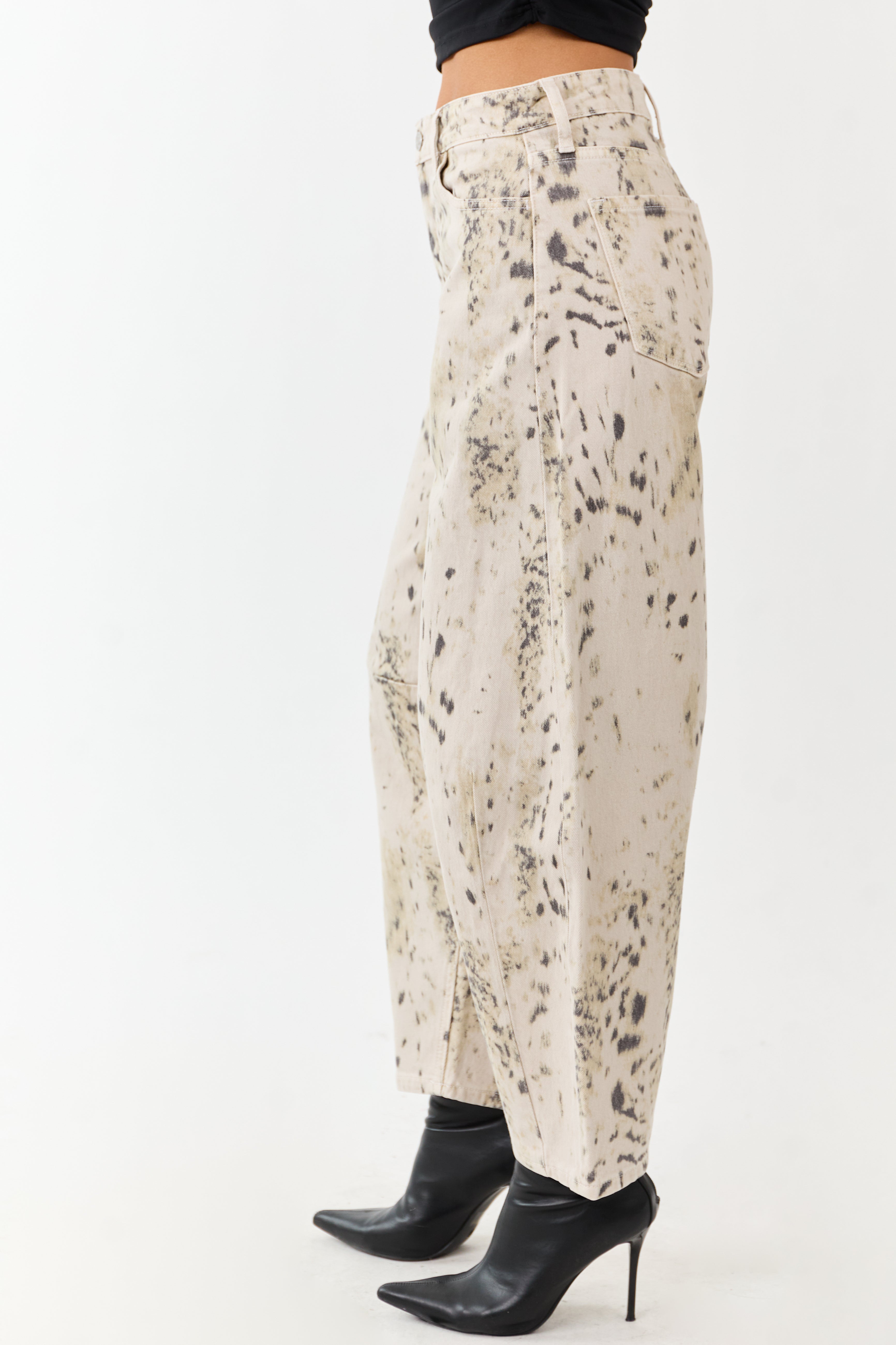 KanCan Snow Leopard Horseshoe Barrel Jeans