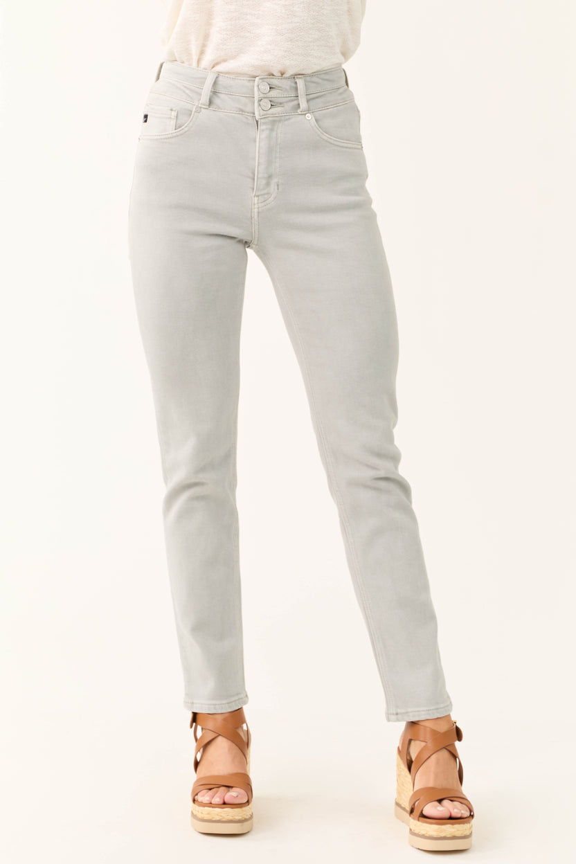 Light Washed Jean by Kan Can