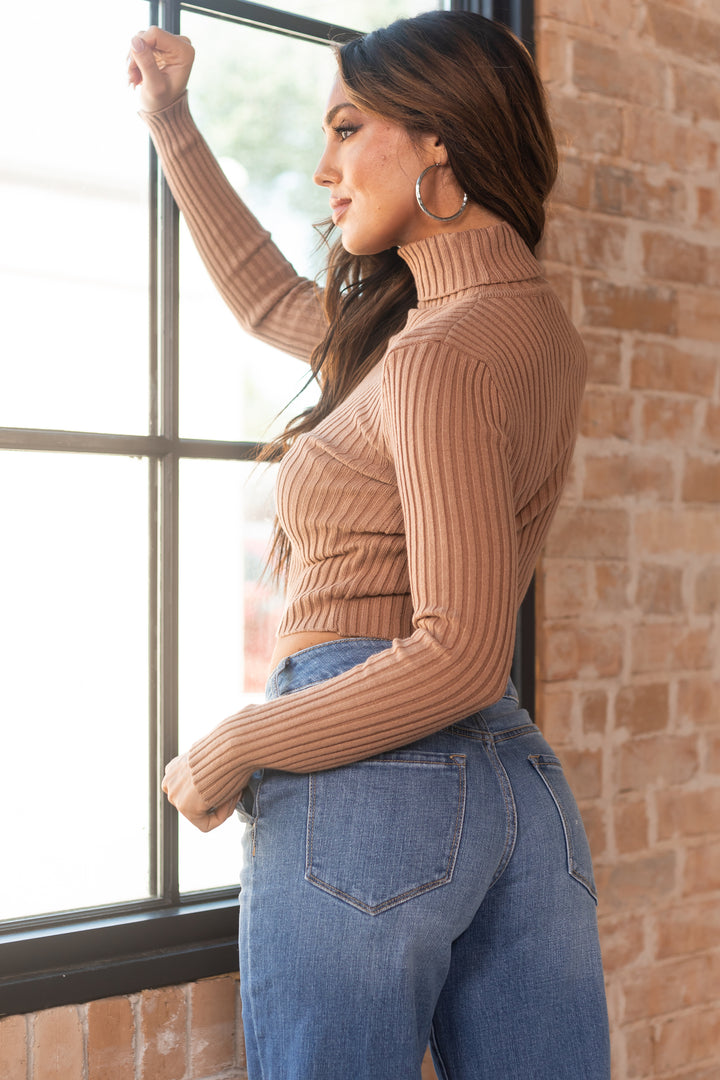 Light Cognac Turtleneck Cropped Ribbed Sweater