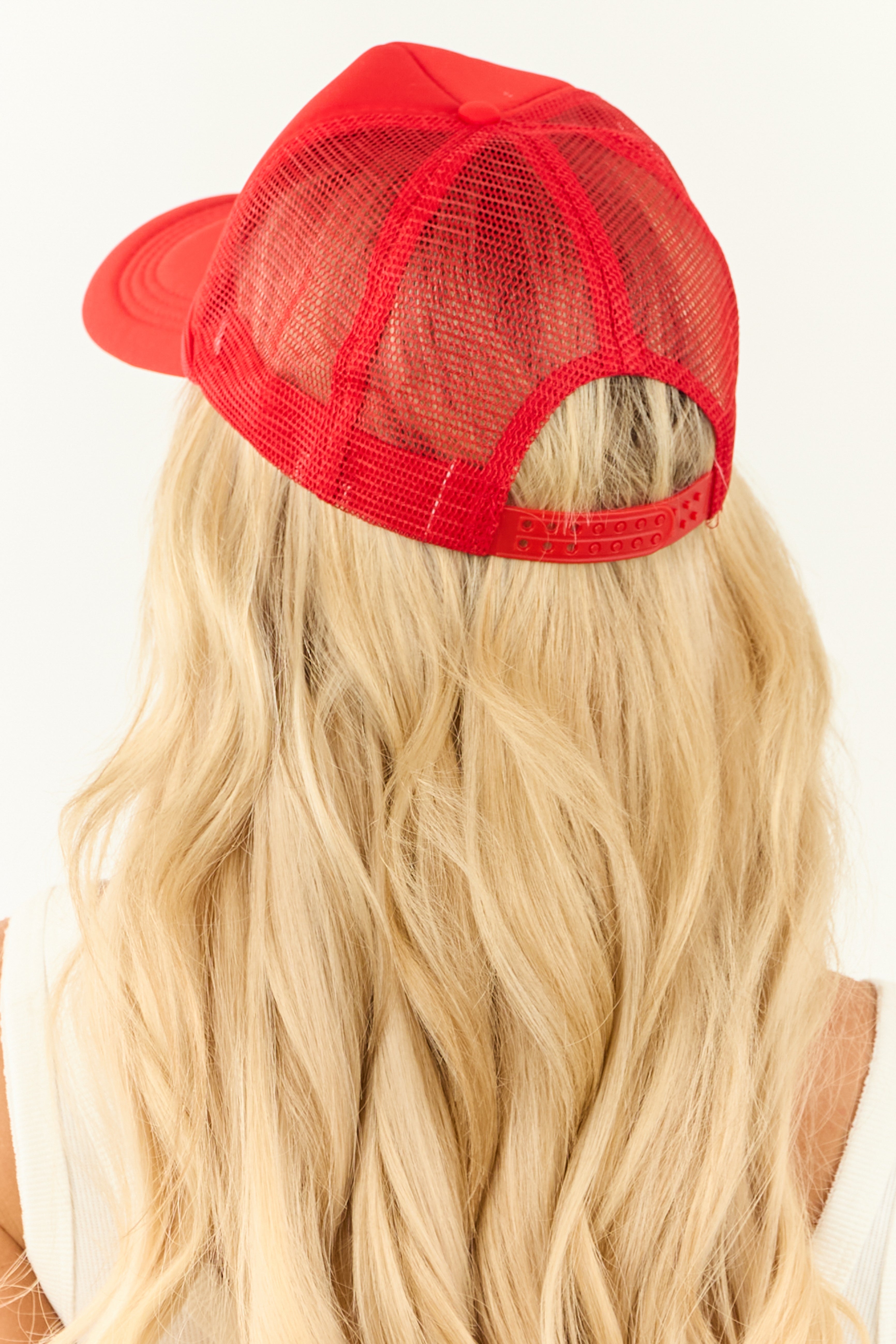 Lipstick Embroidered 'Howdy Darlin' Mesh Trucker Hat