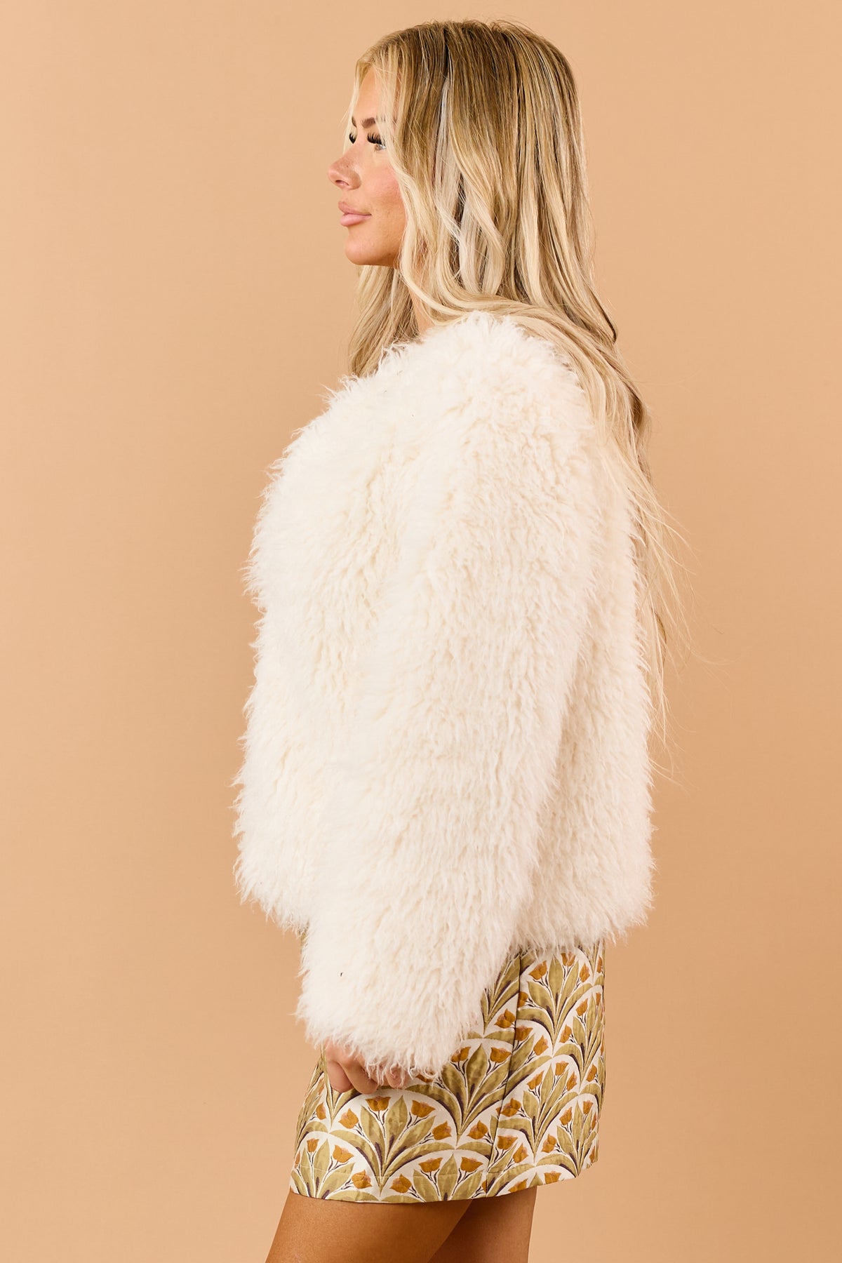 Listicle Ivory Shaggy Faux Fur Hook Closure Coat