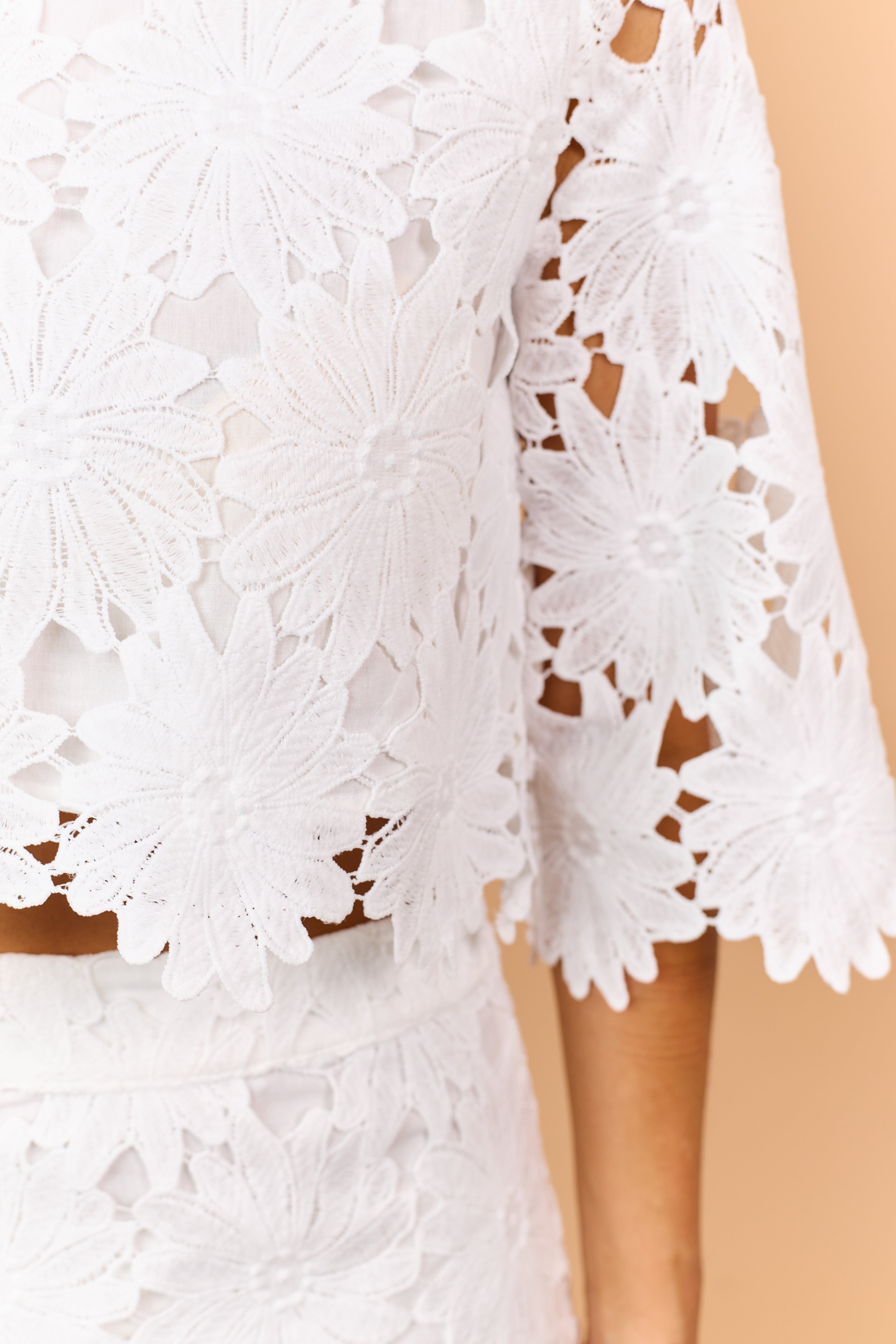 Off White Floral Lace Scalloped Hem Half Sleeve Top