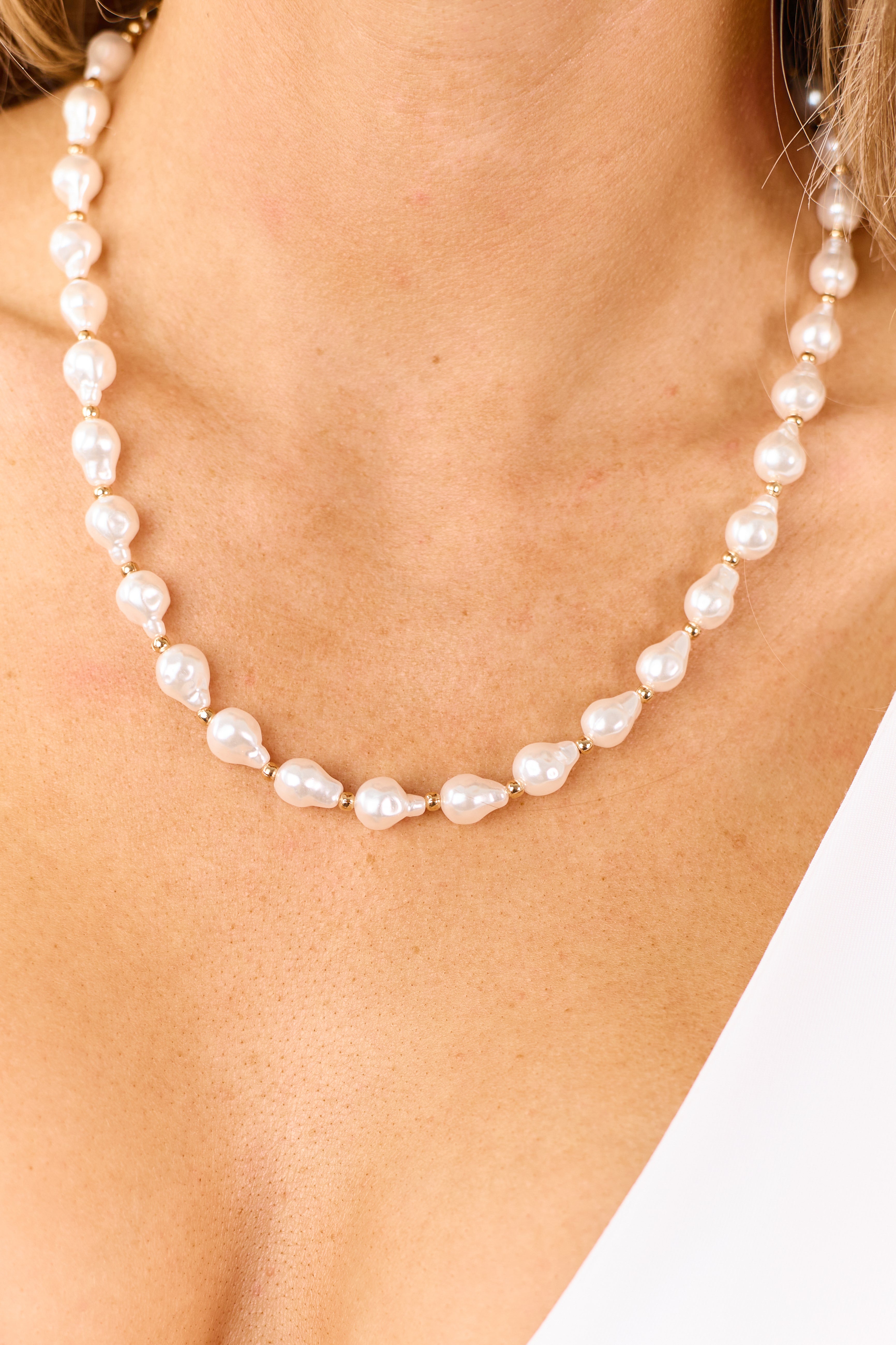 Off White Drop Shape Pearl and Bead Necklace