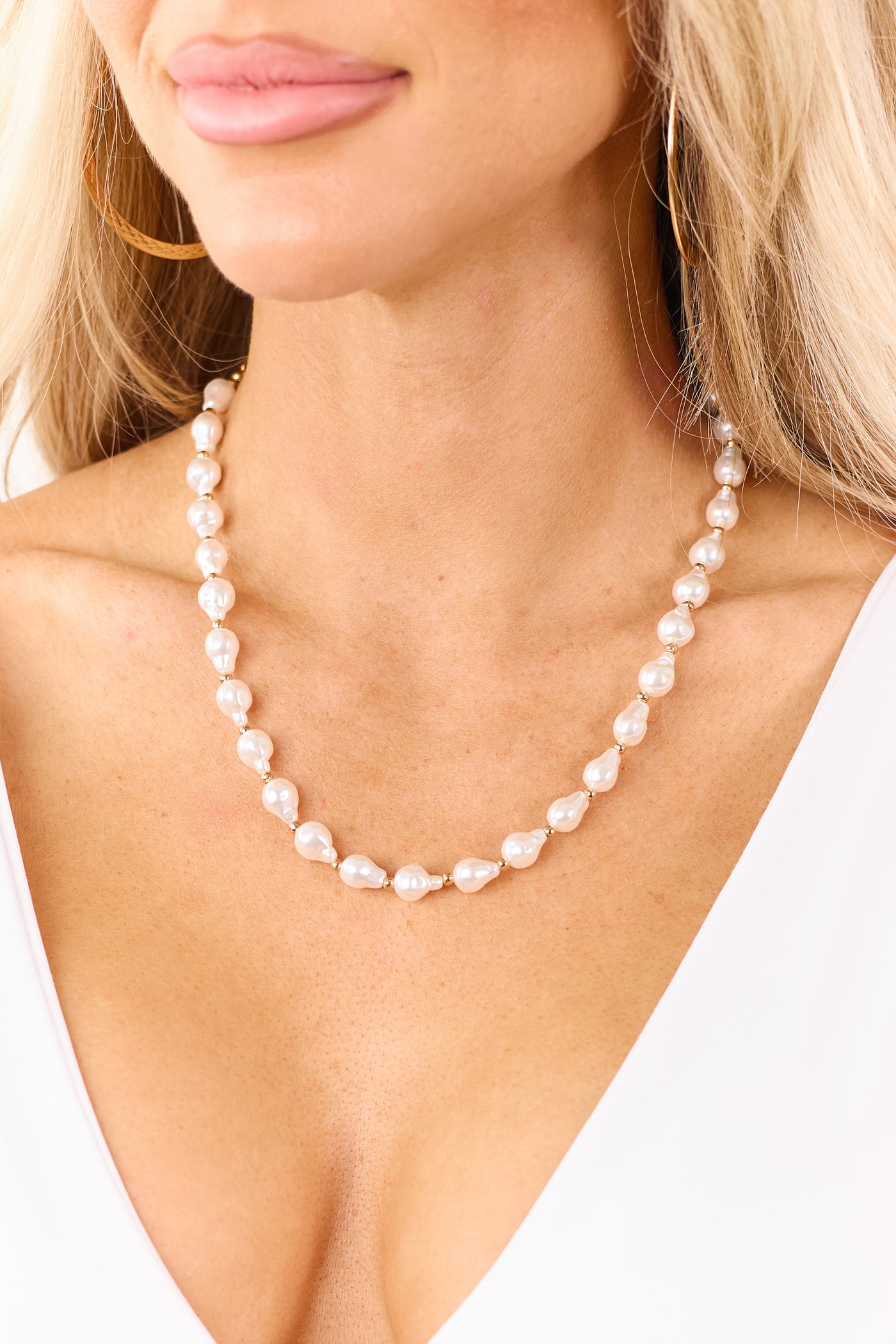 Off White Drop Shape Pearl and Bead Necklace