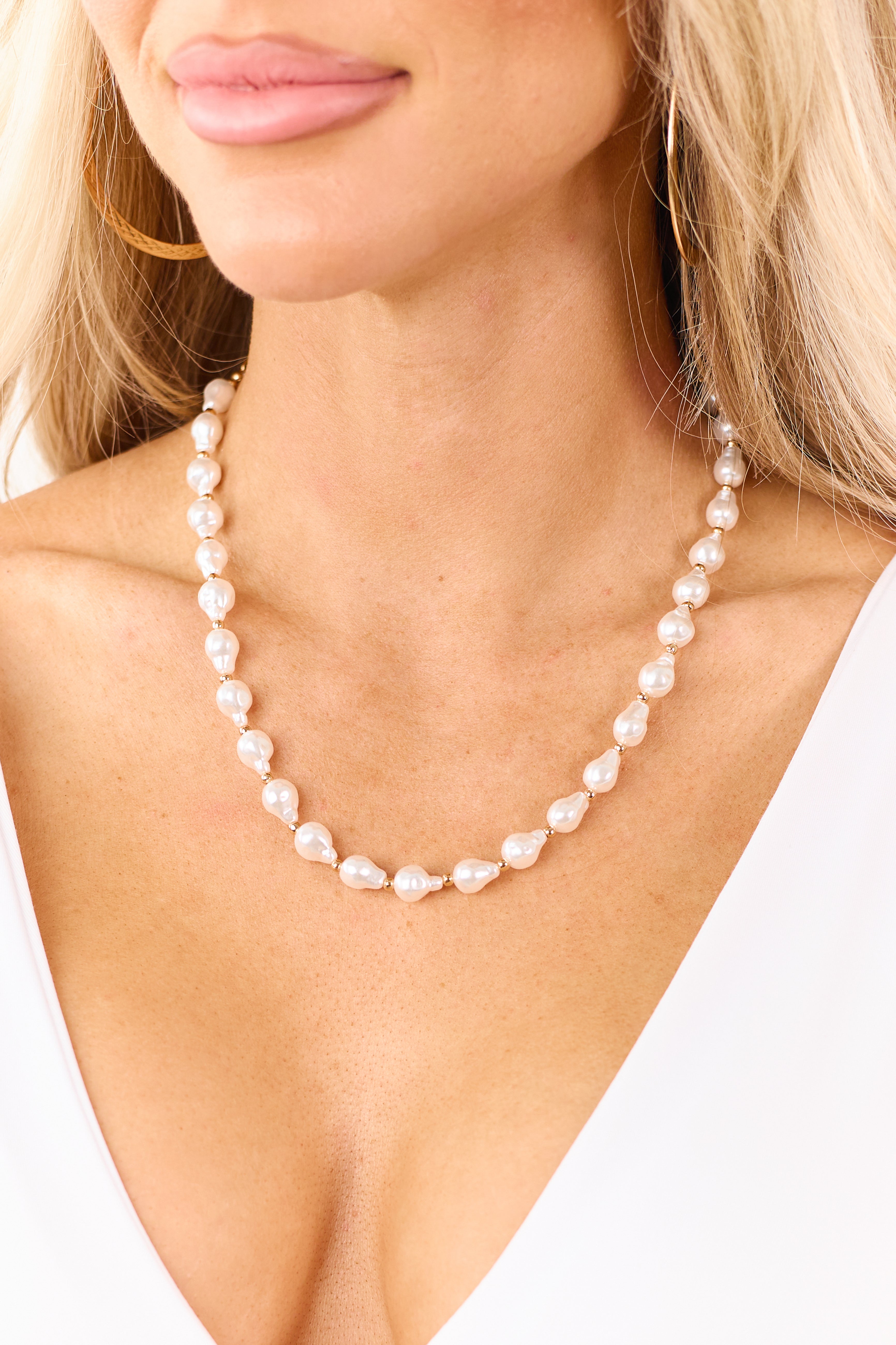 Off White Drop Shape Pearl and Bead Necklace