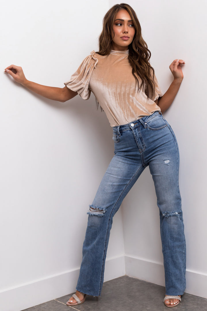 Risen Medium Wash Distressed Knee Raw Hem Jeans
