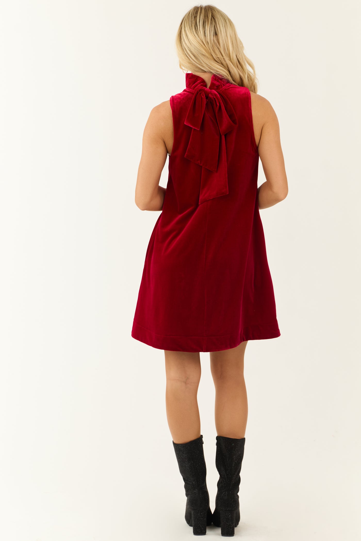 Ruby Halter Neck Sleeveless Velvet Short Dress Ruby Halter Neck Sleeveless Velvet Short Dress
