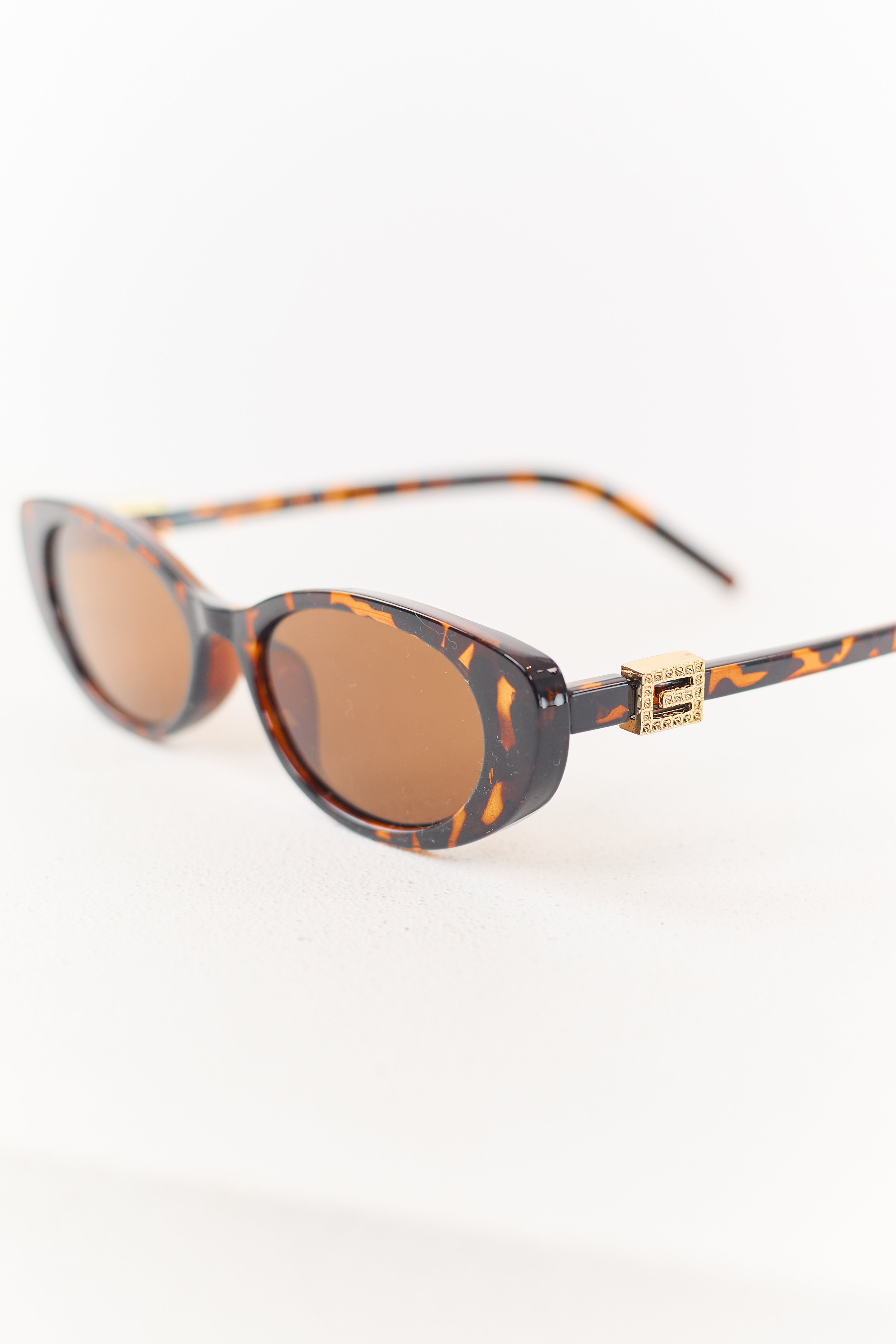 Spice Tortoiseshell Oval Frame Accent Sunglasses