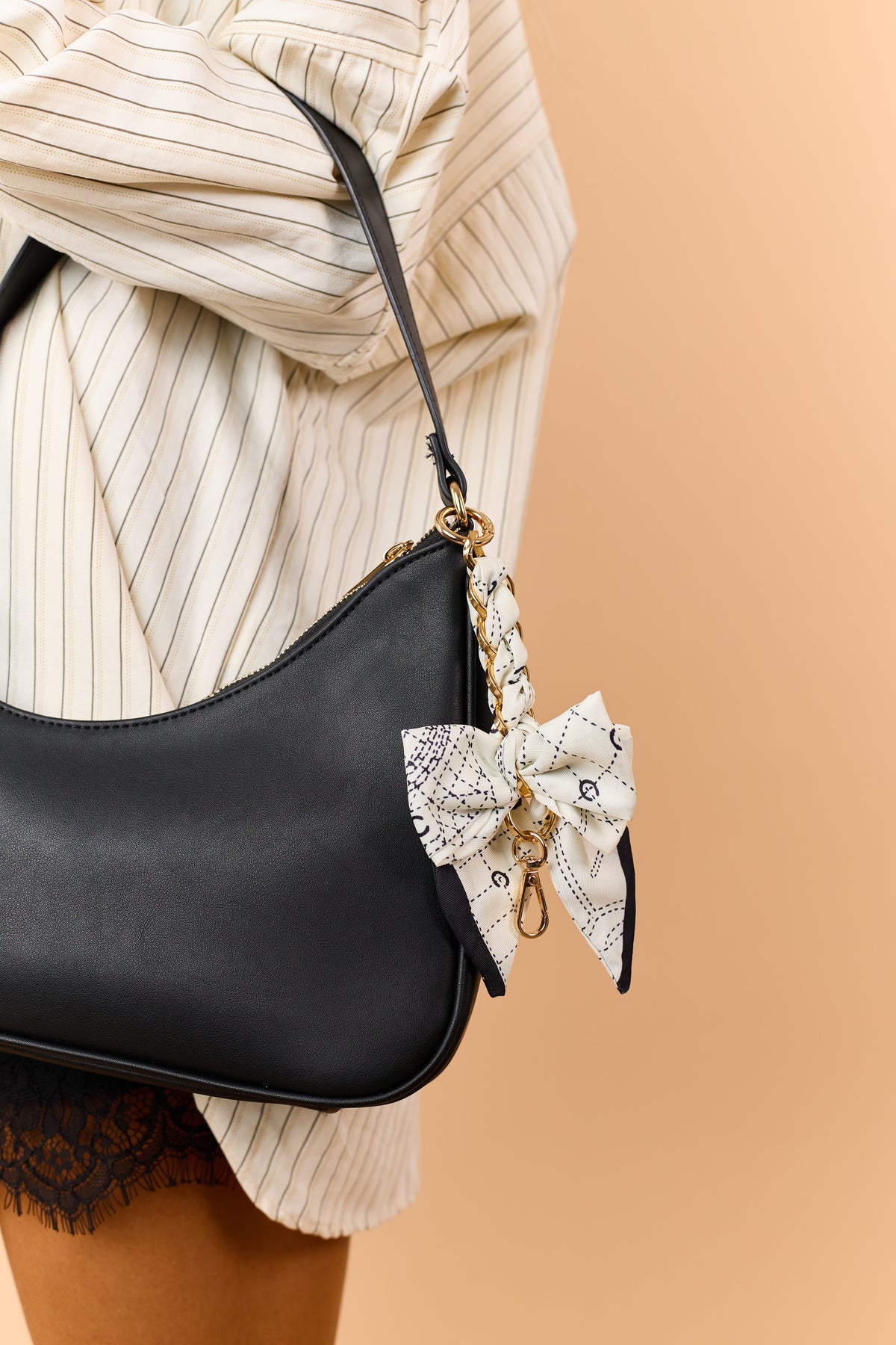 Vanilla Abstract Pattern Bow Chain Bag Charm