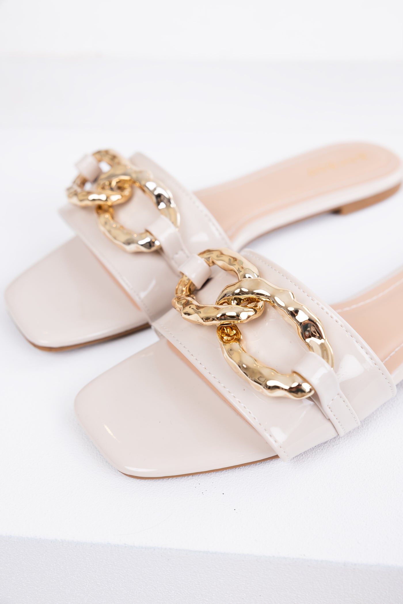 Vanilla Patent Leather Link Chain Flat Sandals