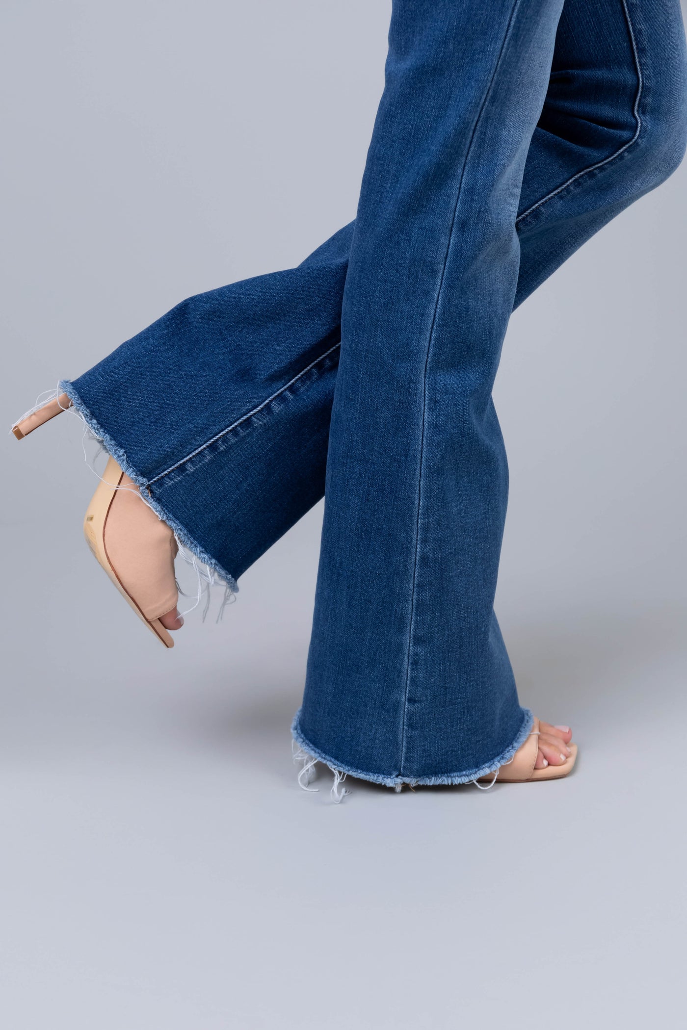 Vervet Medium Wash Mid Rise Raw Hem Jeans Lime Lush